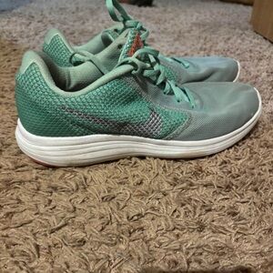 Mint Green size 9/5 Nikes